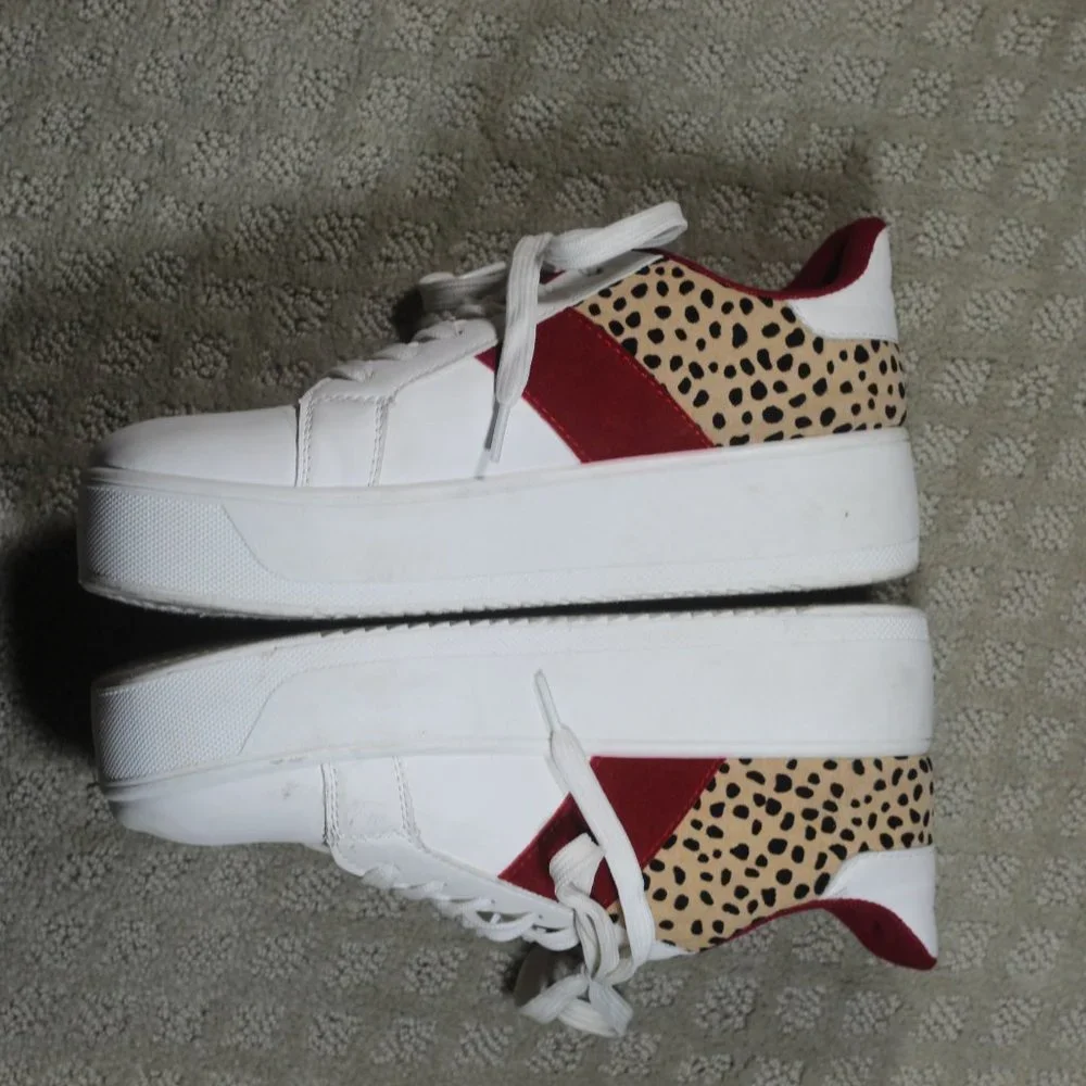 Qupid Size 8.5 White, Maroon and Animal Print Sneakers